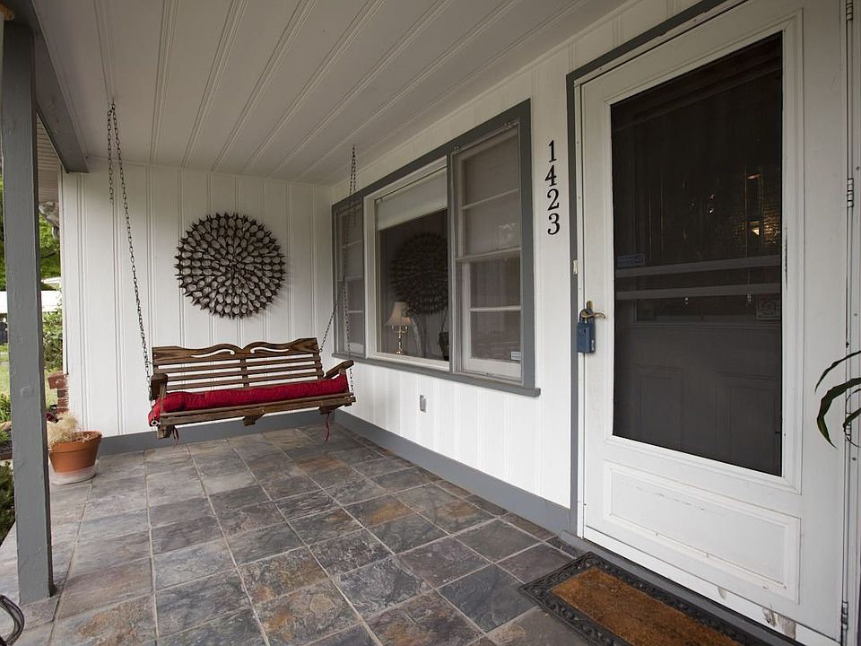 Unique slate tiled porch