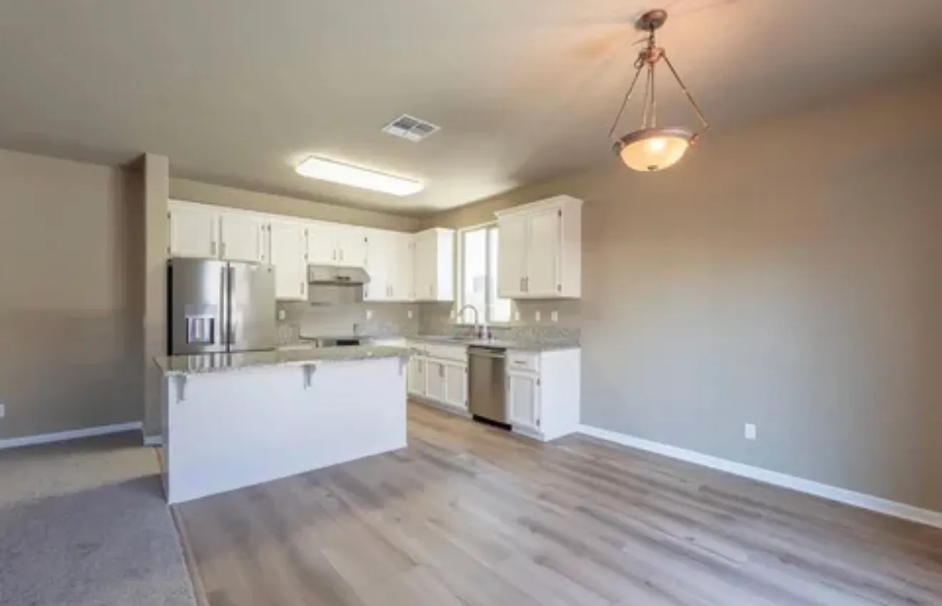 4 bed, 1750 sqft, $2,600 — Photo 2