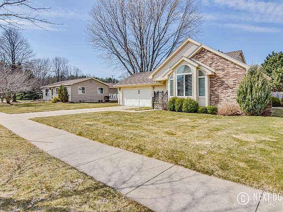 3rd image of 903 E Manitou Ln