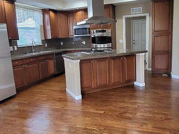5th image of 5984 Revelstoke Dr
