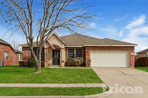 3413 Fashion St Photo 1