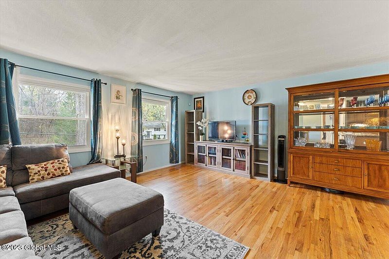 3rd image of 54 Bayberry Drive