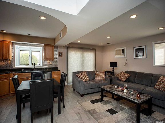 3rd image of 321 Dongan Hills Ave