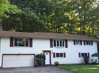 366 Miles Rd, Moreland Hills, OH 44022