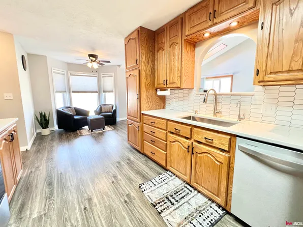 5730 Limestone Rd, Lincoln, NE 68512