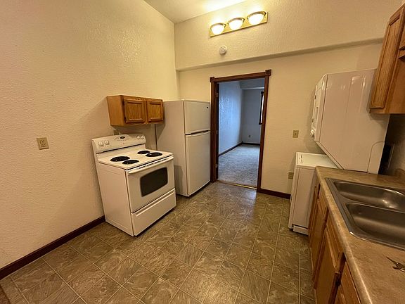 5th image of 300 1st Ave NE #210