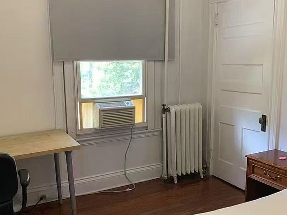 4th image of 4104-06 Locust St #2