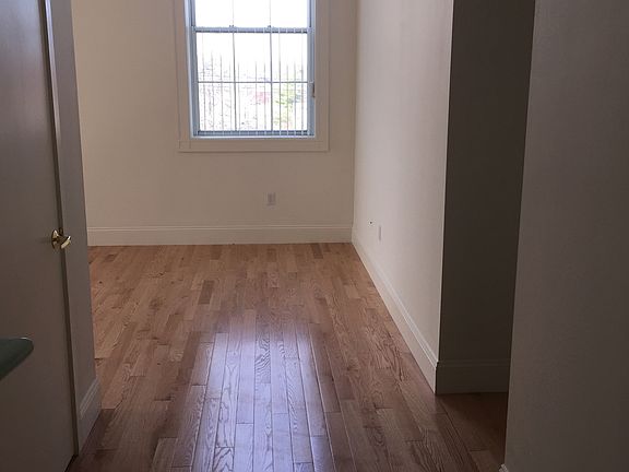 4th image of 8 Lincoln St APT 110