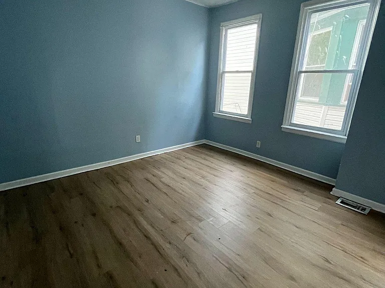 46 N Hermitage Ave — Photo 11