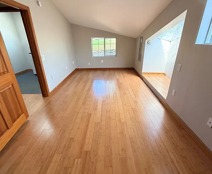 720 NE 34th Pl — Photo 10