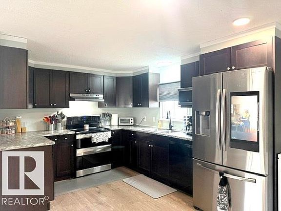 2nd image of 1026 Lakeland Cres