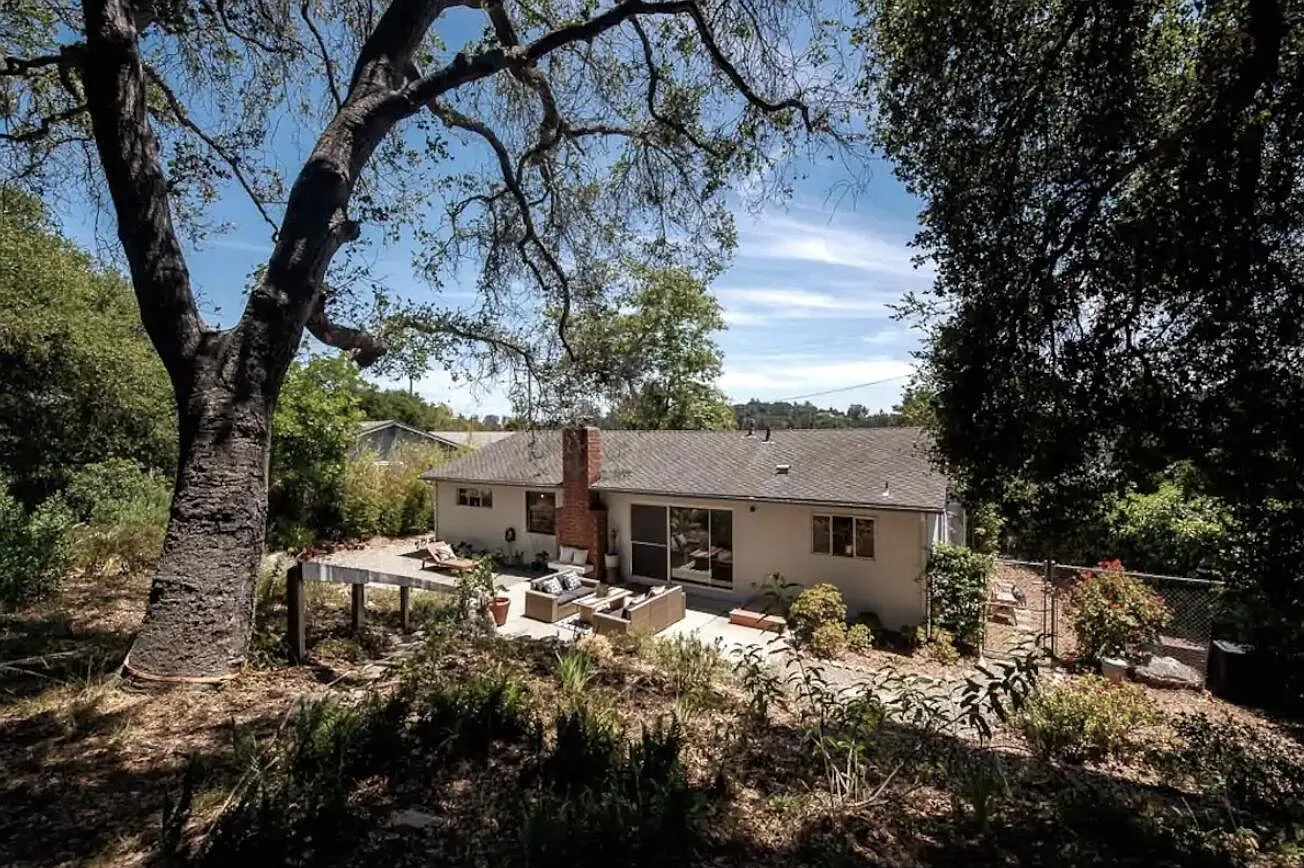 3 bed, 2.0 bath, $6,200 — Photo 3
