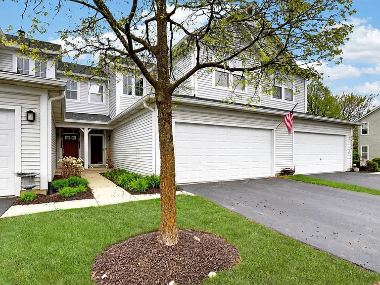 2904 Falling Waters Dr — Photo 2