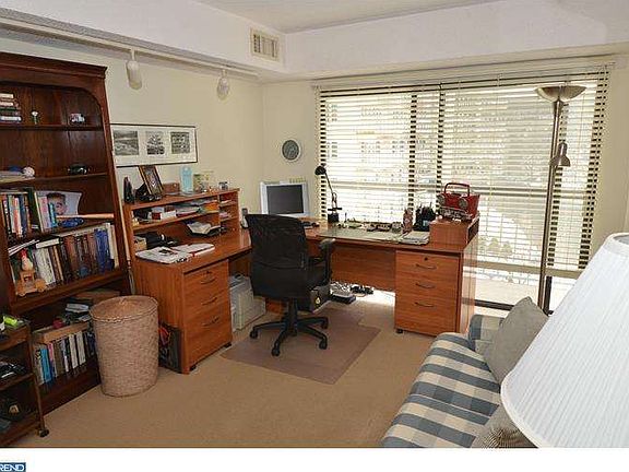 4th image of 1704 N Park Dr APT 302