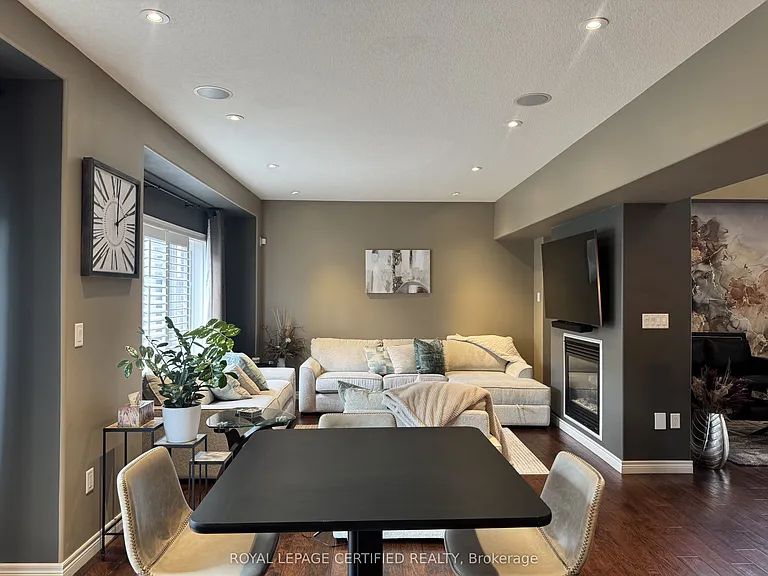 252 Westbank Trl — Photo 14