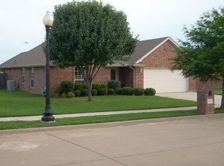 517 Apple Tree Ct, Saginaw, TX 76179