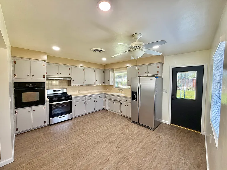 412 Washington Ave — Photo 2