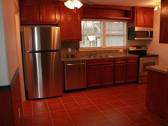 5th image of 402 Robert Dr
