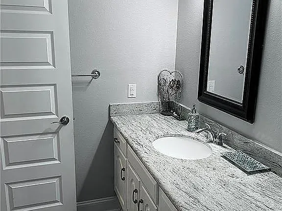 115 Bishops Dr — Photo 3