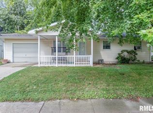 1109 N Snodgrass St, Taylorville, IL 62568