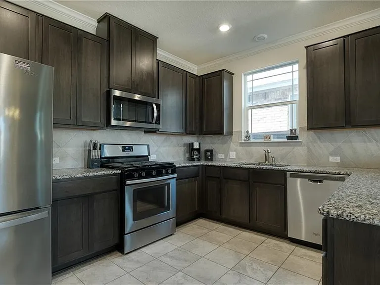 521 Bradford Ln — Photo 40