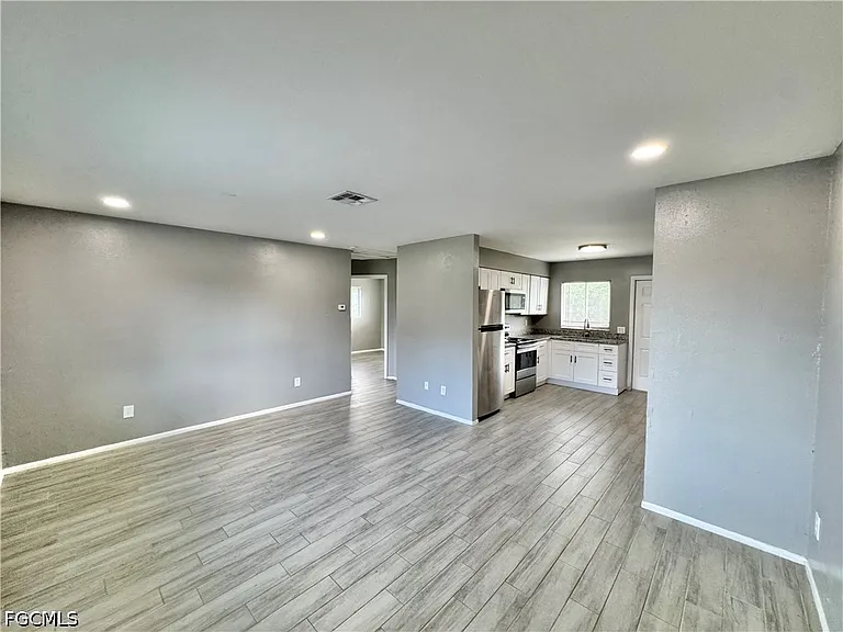 142 Harry Ave S — Photo 6