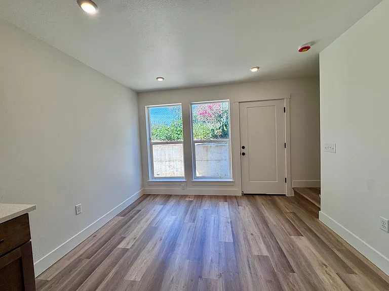 Brand New, Beautiful Townhomes! 2 & 3 Bedrm Units Available — Photo 38