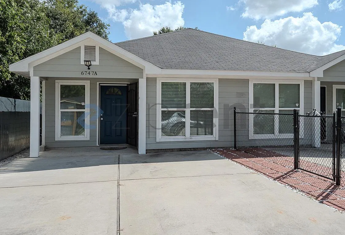 3 bed, 2360 sqft, $1,950 — Photo 2