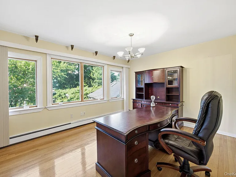 1 Bridle Path Dr — Photo 34