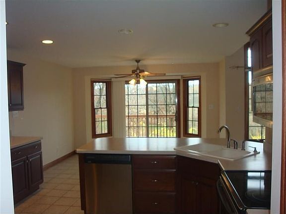 5th image of 611 O'Hagan Dr
