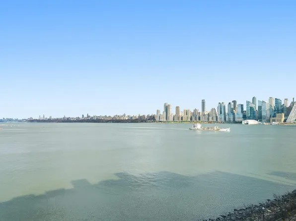 1000 Avenue At Port Imperial image 22 of 38