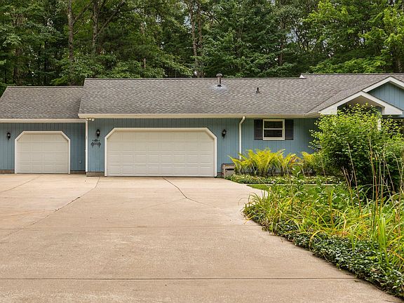 3rd image of 19353 Golfview Dr