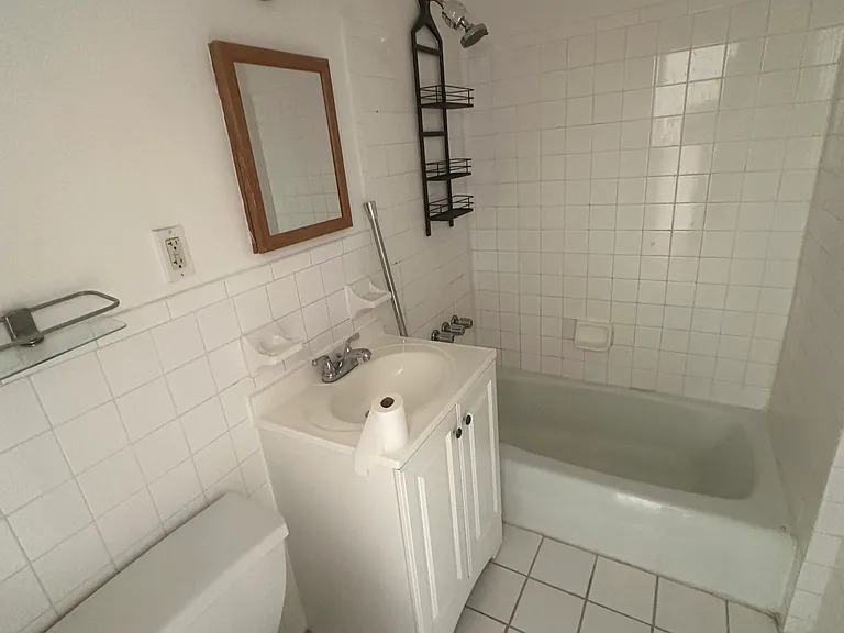 31 Oliver St #3D — Photo 4