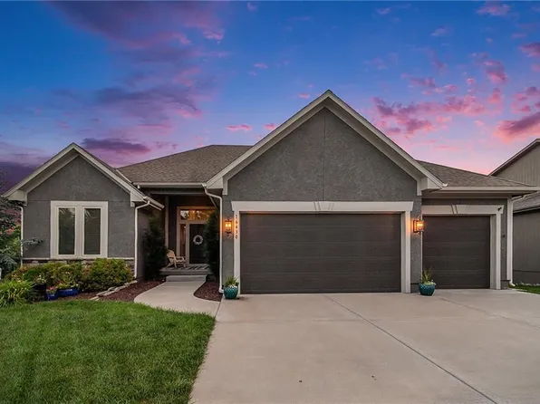 16430 S Marais Dr, Olathe, KS 66062
