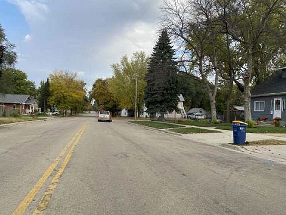 Exterior Neighborhood (street photo)