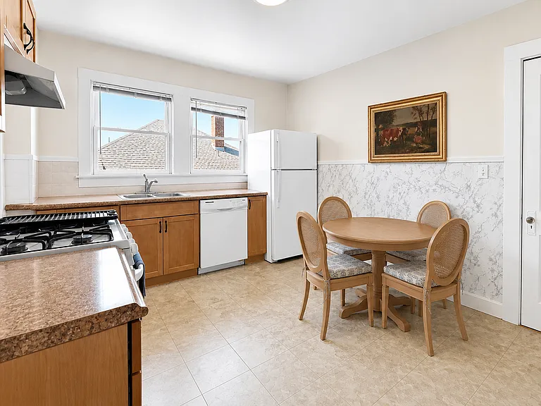 8 Mapleton St #3 — Photo 3