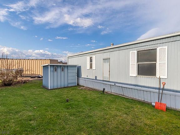 3rd image of 1019 Rosewood Dr