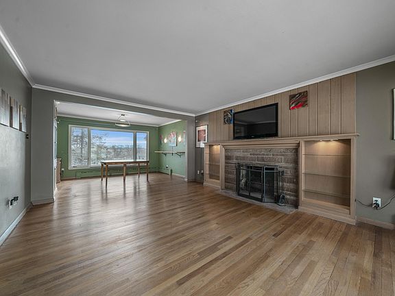 3rd image of 211 Hilton Ave