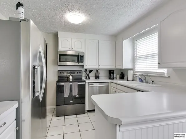 1850 N 228th Plz, Elkhorn, NE 68022