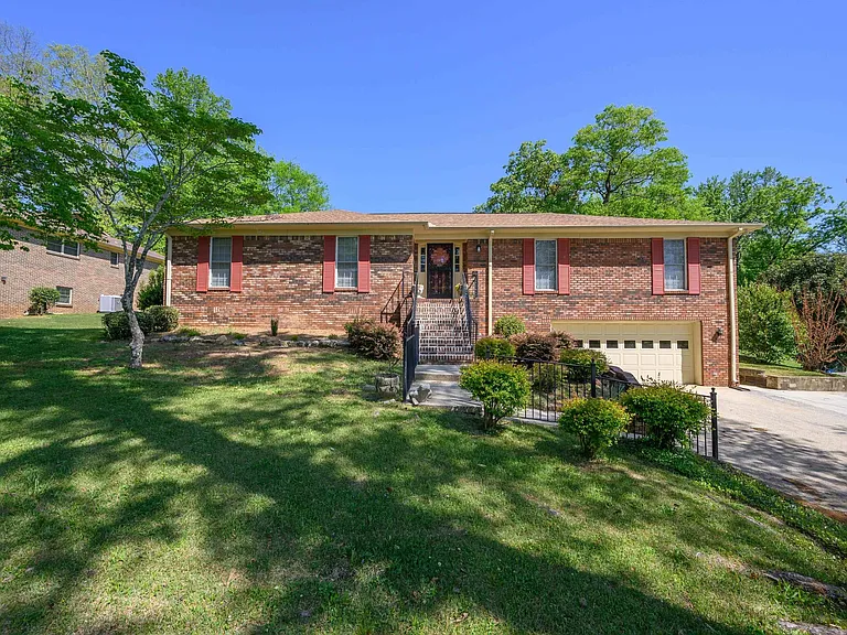 1828 Jacobs Ln — Photo 1