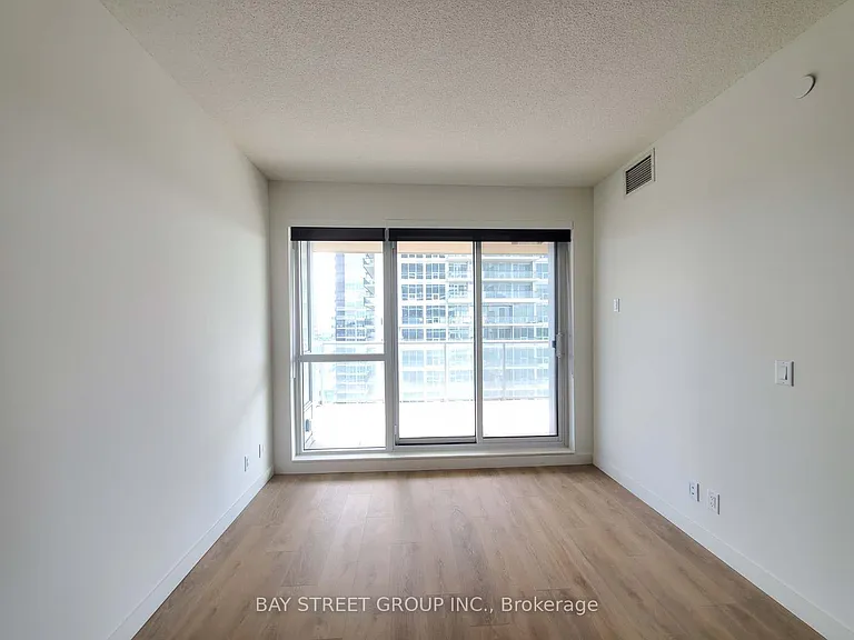 27 McMahon Dr #2209 — Photo 9