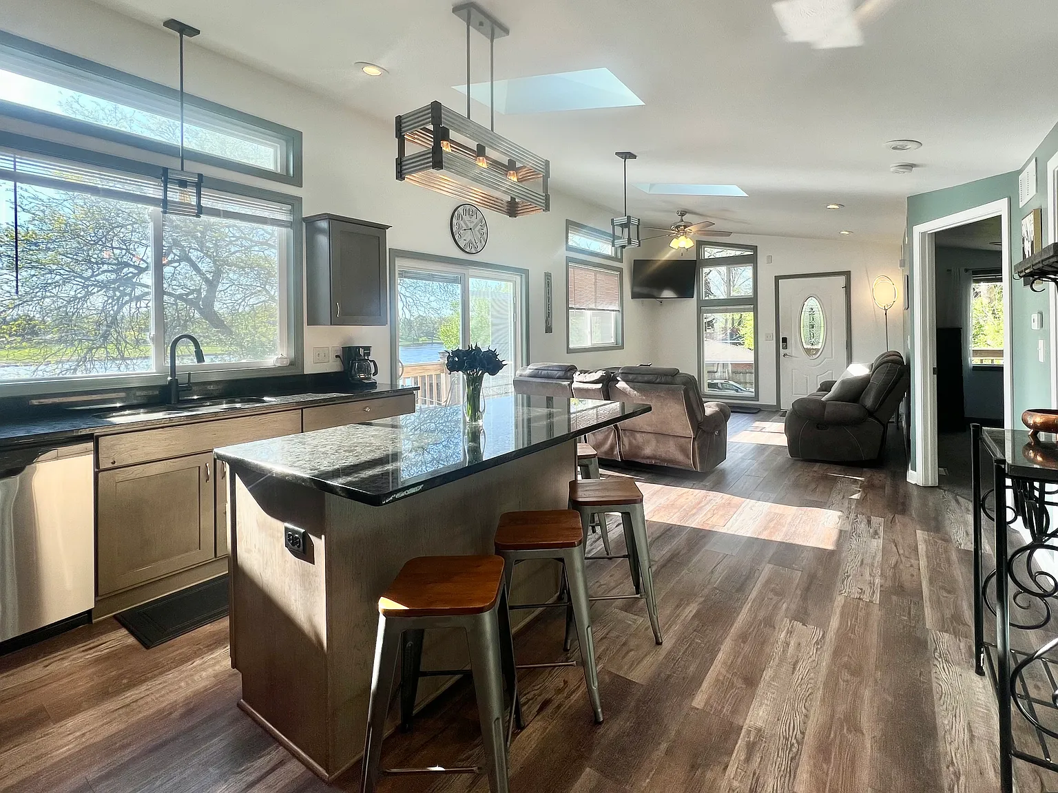 1 bed, 900 sqft, $2,500 — Photo 4
