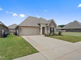 906 Hackberry Dr, Bossier City, LA 71111