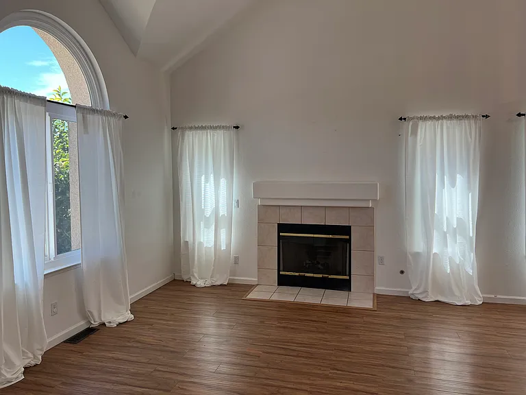 1109 Sikes Ct — Photo 7