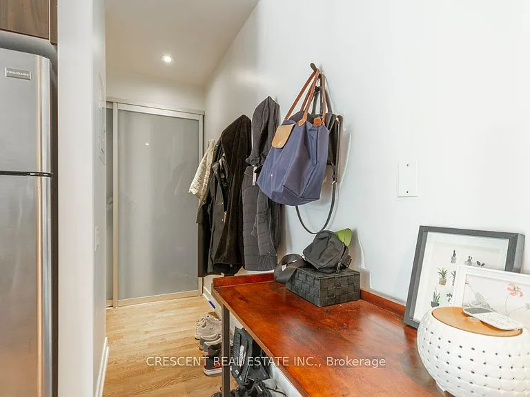 650 King St W #402 — Photo 18