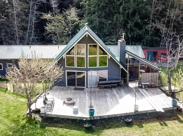 900 Trestle Creek Rd, Hope, ID 83836
