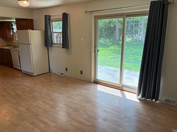 5th image of 1104 Maxwell Ave