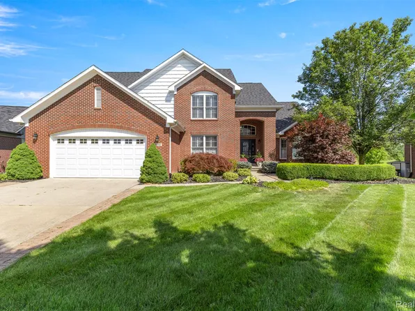 24065 Timber Creek Ln, Brownstown, MI 48134