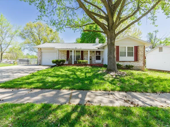 11654 Petite Chalet Dr, Saint Louis, MO 63138