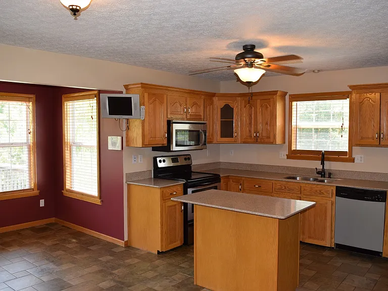 110 Dogwood Cir — Photo 8